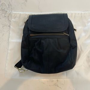 Travelon anti-theft signature slim backpack